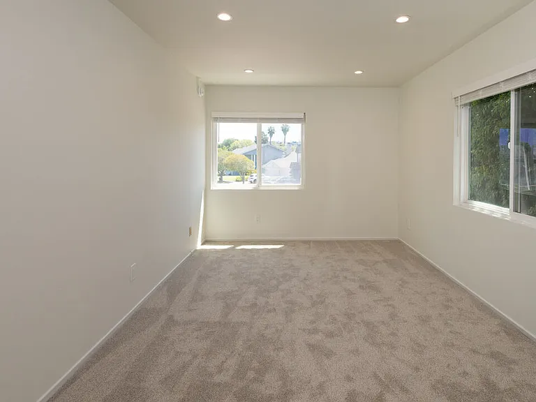 3102 Granville Ave — Photo 20