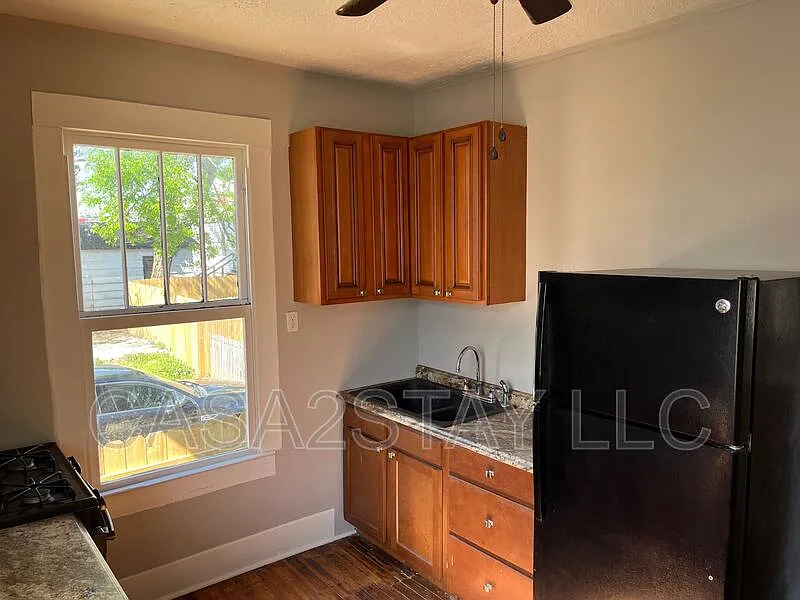 3 bed, 2.0 bath, $1,095 — Photo 4