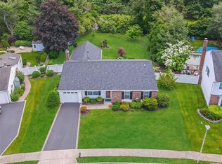 23 Glen Summer Rd, Holbrook, NY 11741