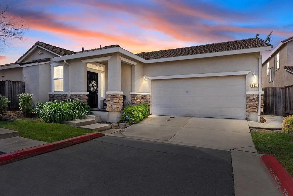 402 Dragonfly Cir photo 1