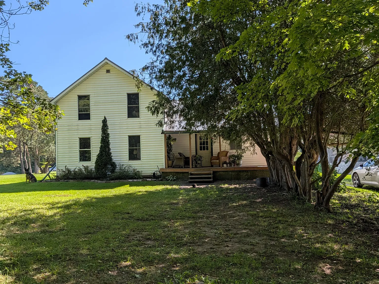 4 bed, $1,800 — Photo 1
