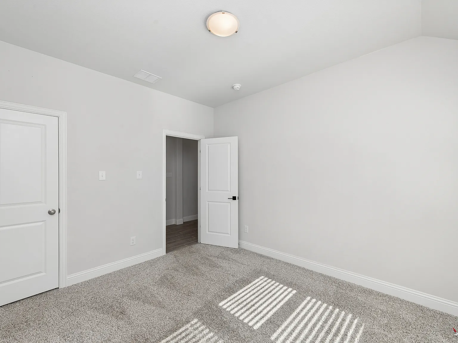 4 bed, 2174 sqft, $2,500 — Photo 3