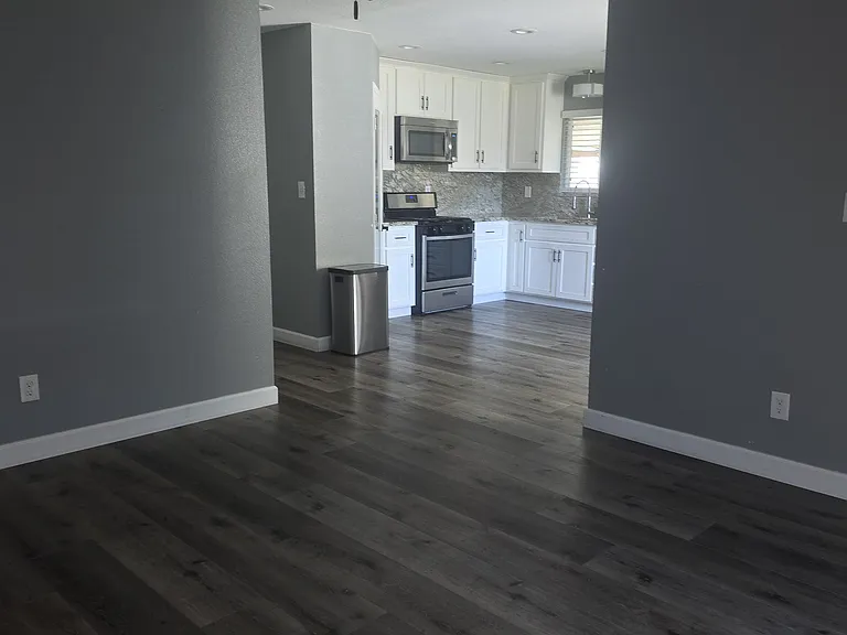 16234 School Ct — Photo 2