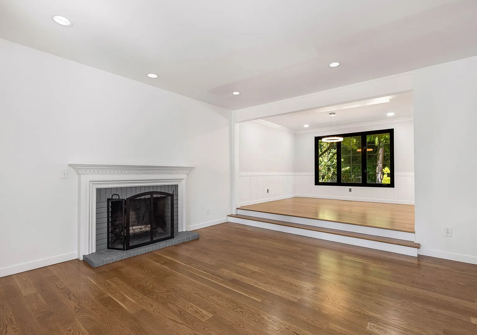 Luxury 4 Bedroom Timberline Retreat with Designer Updates & Greenbelt Views — Photo 4