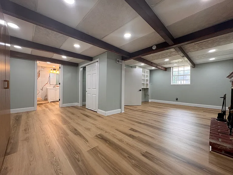 443 Bath Ave — Photo 30