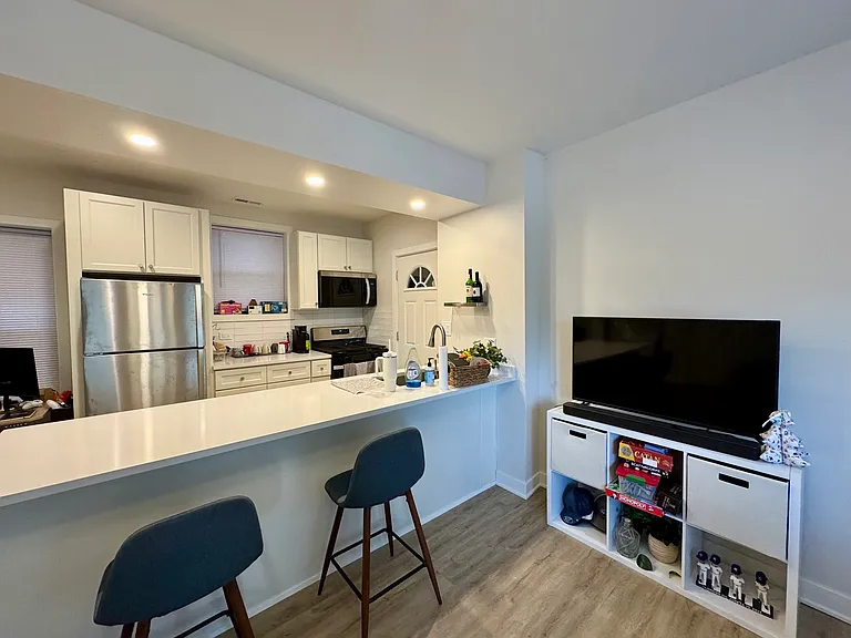 1643 W Cornelia Ave #1 — Photo 7