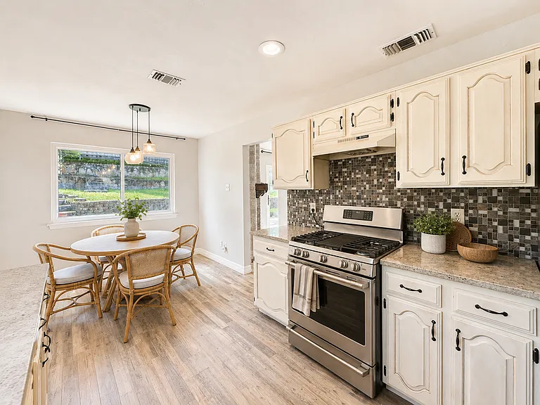 601 Ascot Dr — Photo 10