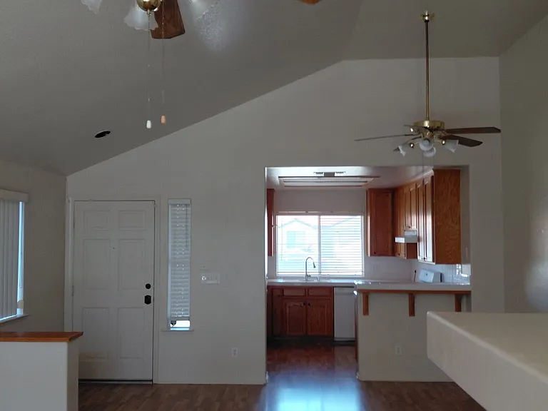 5757 W Vartikian Ave — Photo 4