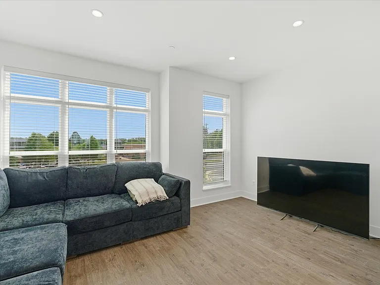2018 Tysons Ridgeline Rd — Photo 3