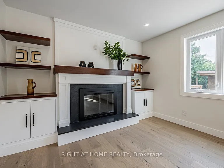 690 Hillman Cres — Photo 13