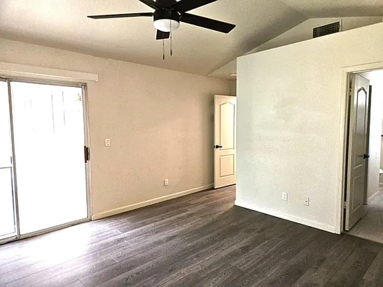 860 McArthur Ave — Photo 7