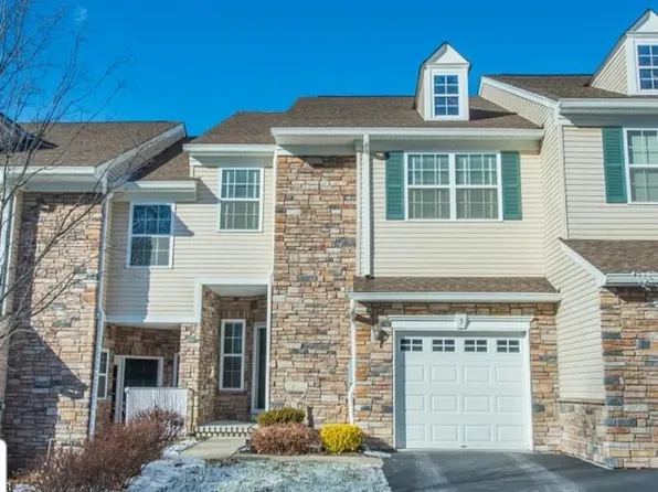 5 Scarborough Ct, Budd Lake, NJ 07828