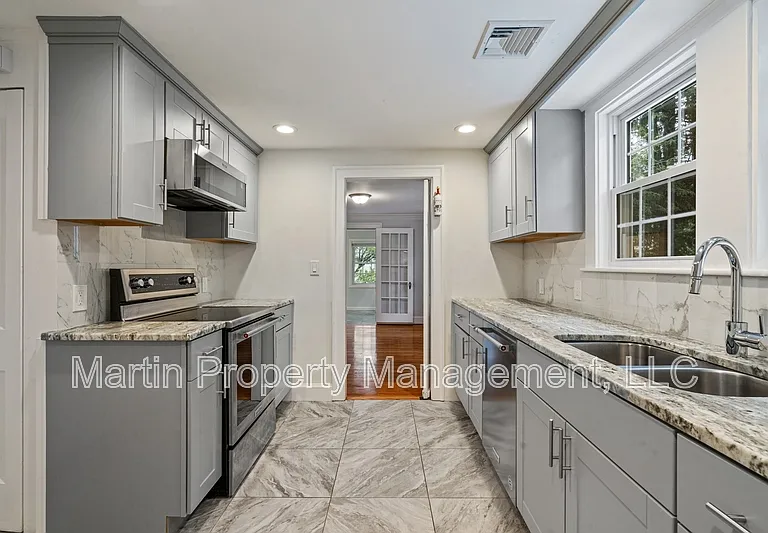 14 Gleason Rd — Photo 5