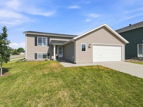 6195 Bennett Ct S, Fargo, ND 58104