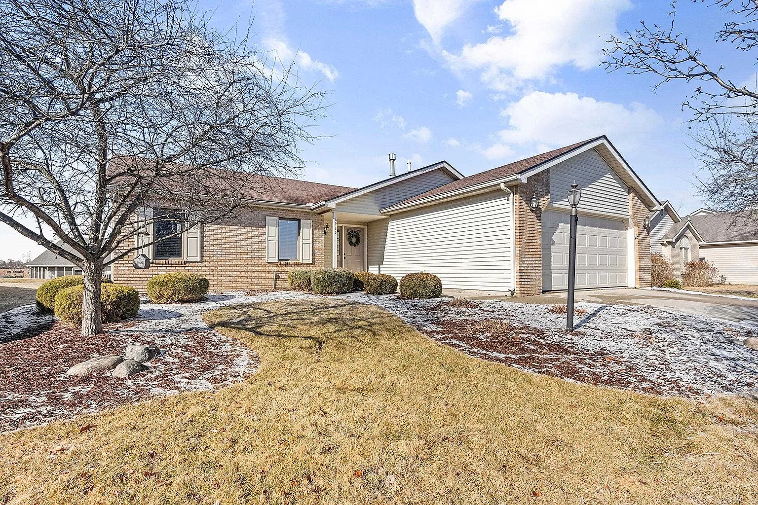 8915 Goshawk Ln photo 1