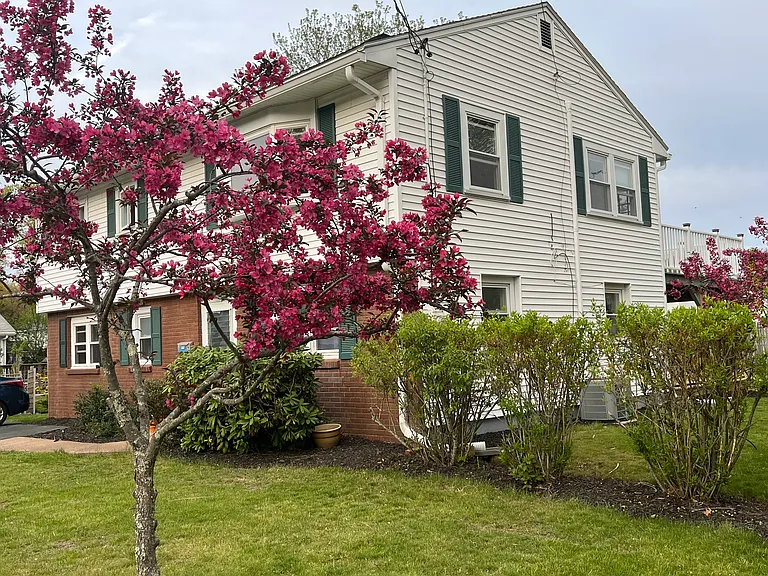 7 Libby Ave — Photo 2