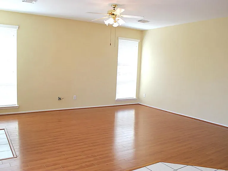 4614 Forest Home Dr — Photo 10