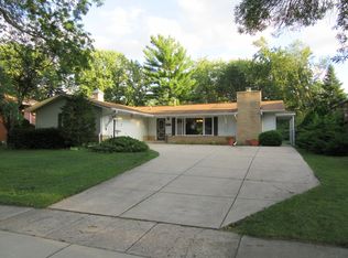 743 Ridgeview St, Downers Grove, IL 60516