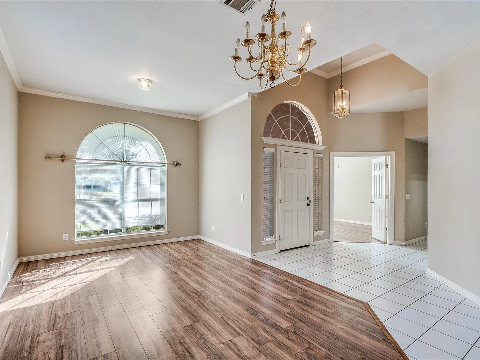 3 bed, 2564 sqft, $2,850 — Photo 4