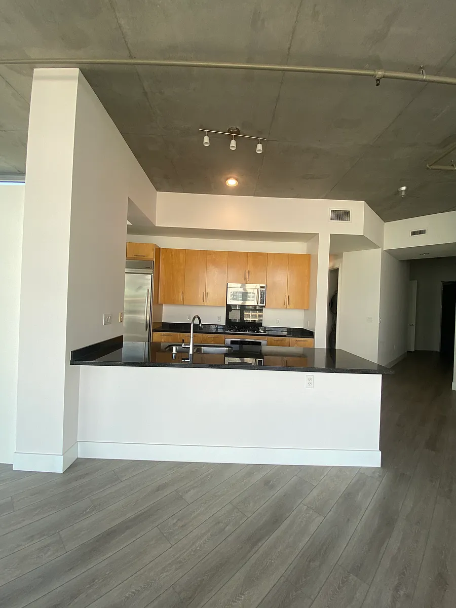 Building Photo - 527 10th Ave #507