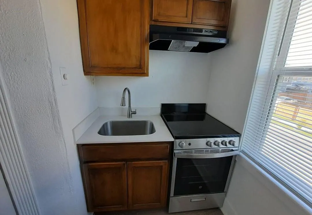 1 bed, 1.0 bath, 300 sqft, $1,434 — Photo 3