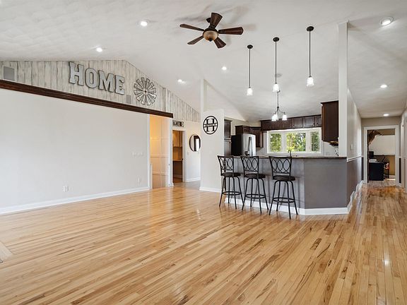 4th image of 346 Picnic Woods Dr