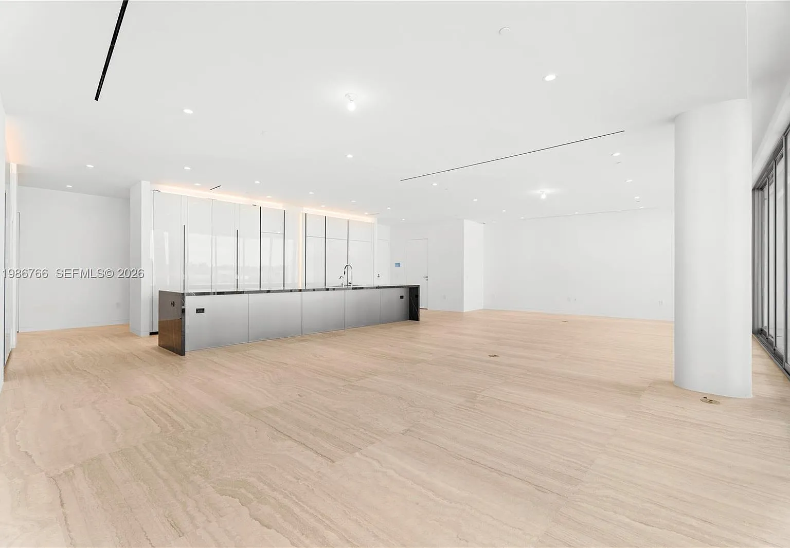 4 bed, 4.5 bath, 3834 sqft, $40,000 — Photo 1
