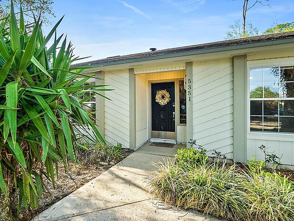 3rd image of 5351 Gathering Oaks Ct E