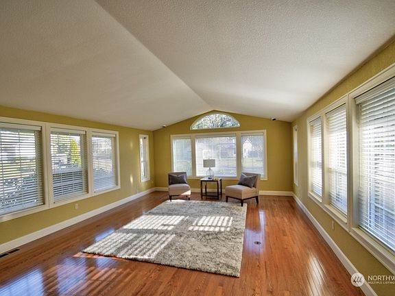 5th image of 7325 Henderson Court SE