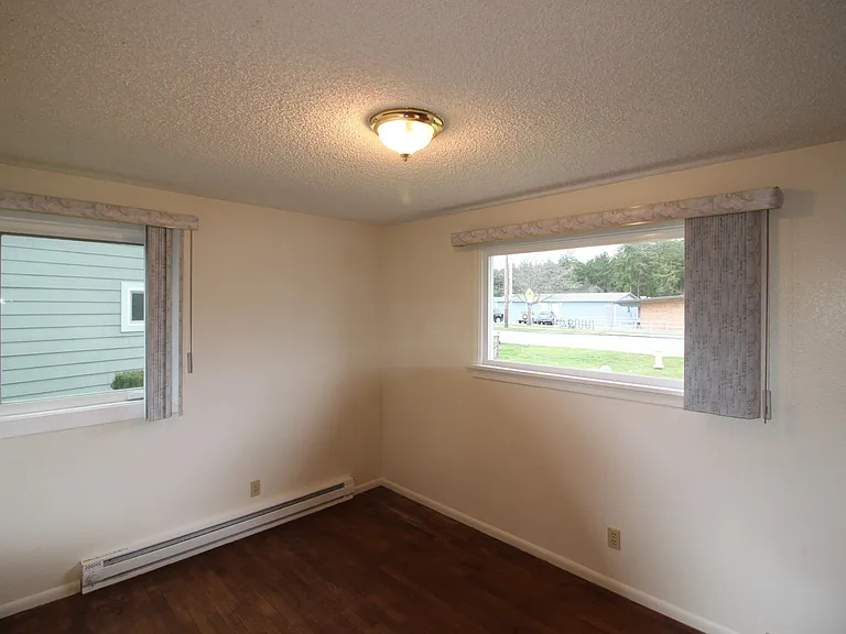 441 NE Regatta Dr — Photo 8