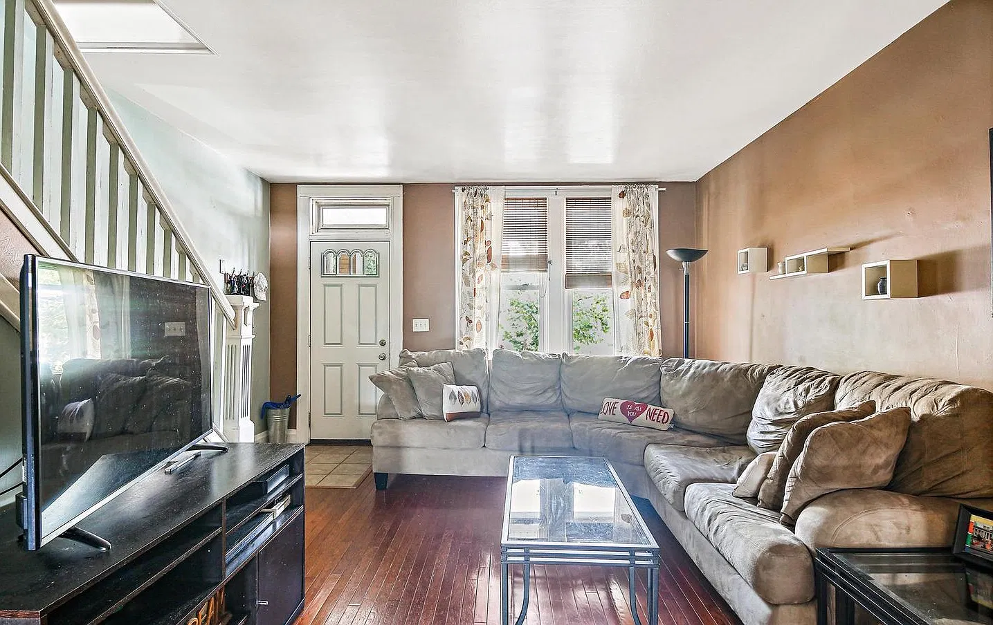 3 bed, 1500 sqft, $2,200 — Photo 2