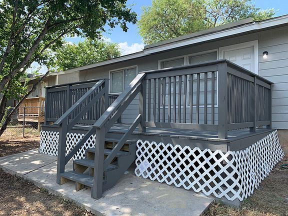 Awesome porch off the back.