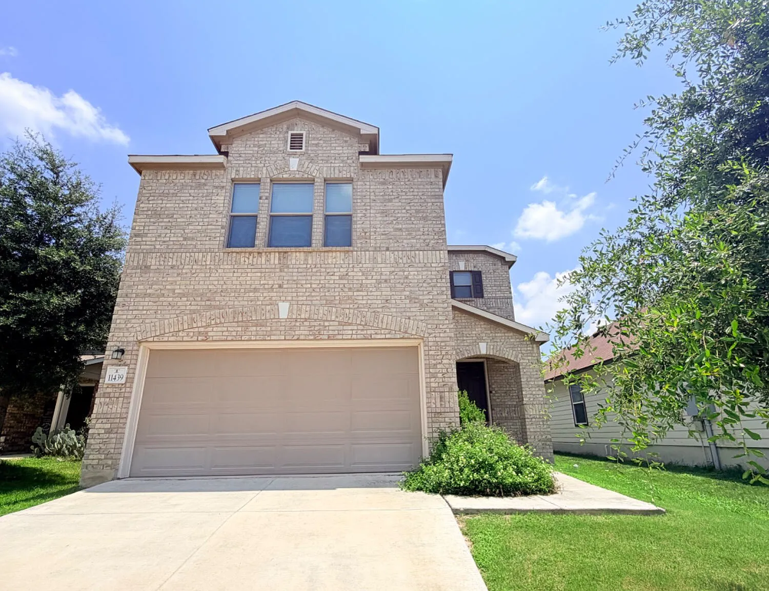 4 bed, 1927 sqft, $2,150 — Photo 1