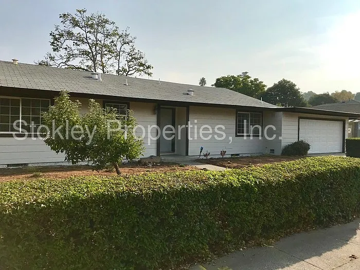 1631 Wendy Dr photo 1