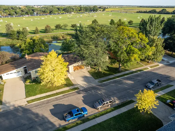 1511 Squire Ln, Aberdeen, SD 57401