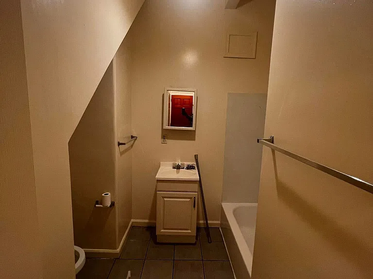 492 W State St #1F — Photo 8