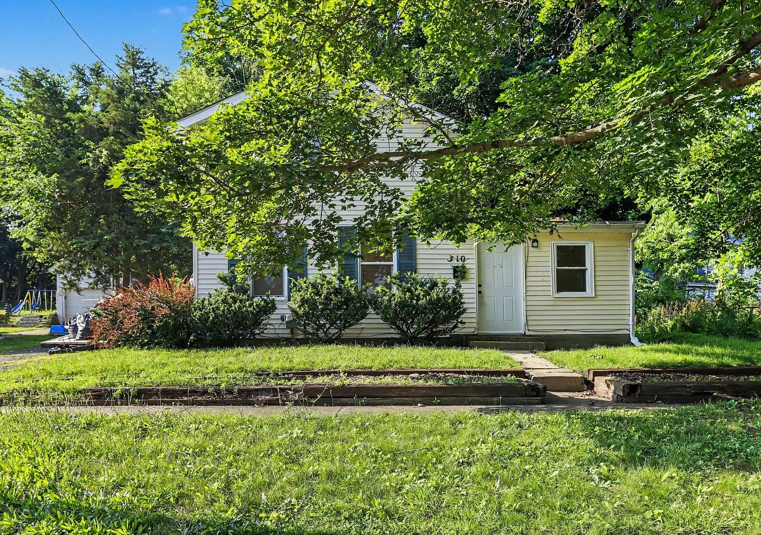 310 Locust St — Photo 1