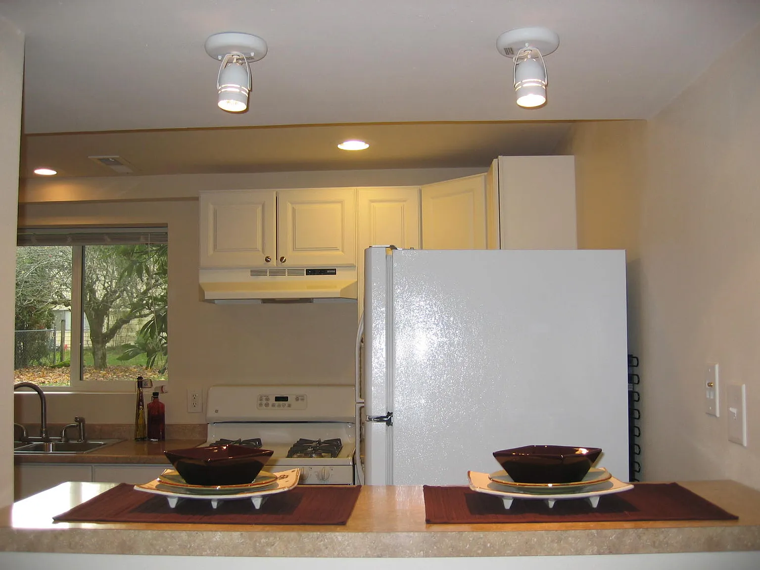 4 bed, 2000 sqft, $1,150 — Photo 2