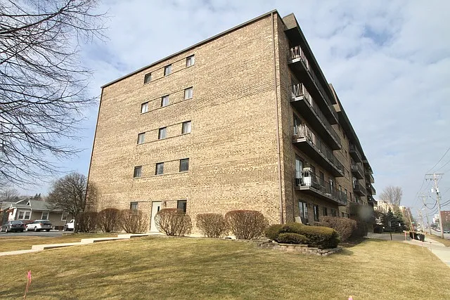 960 S River Rd APT 503 photo 1