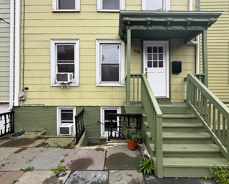 79 Ann St