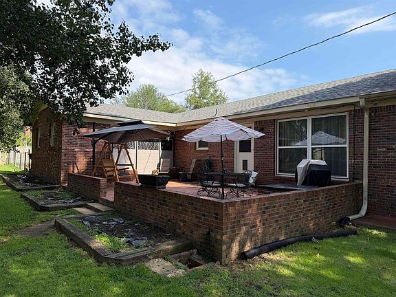 5th image of 190 Poplar St