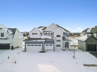 10145 Shadyview Ln N, Maple Grove, MN 55311