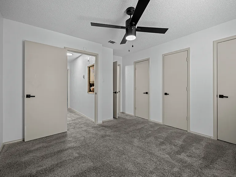 Little Creek Apartments — Photo 34
