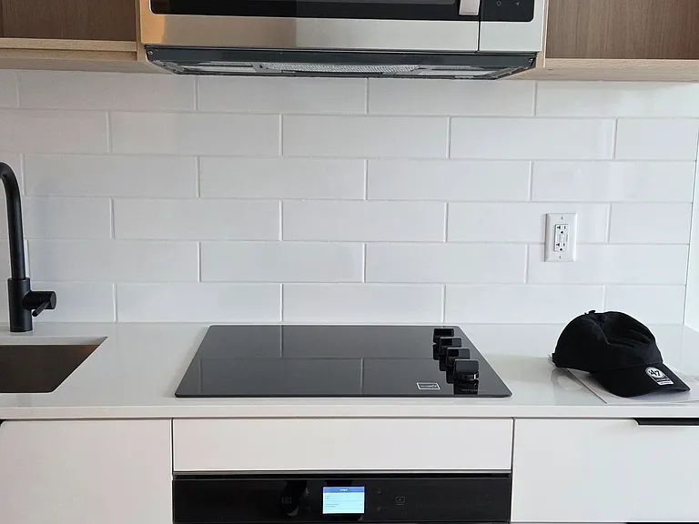 1185 Dupont St #808 — Photo 9