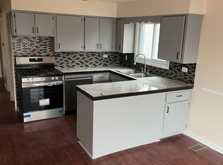 7502 Garden Ln APT 1, Justice, IL