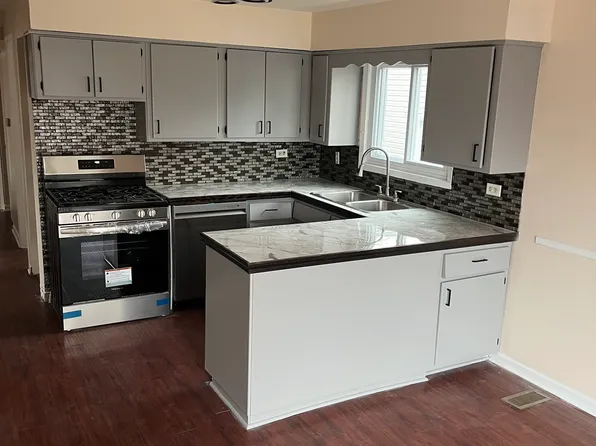 7502 Garden Ln APT 1, Justice, IL 60458