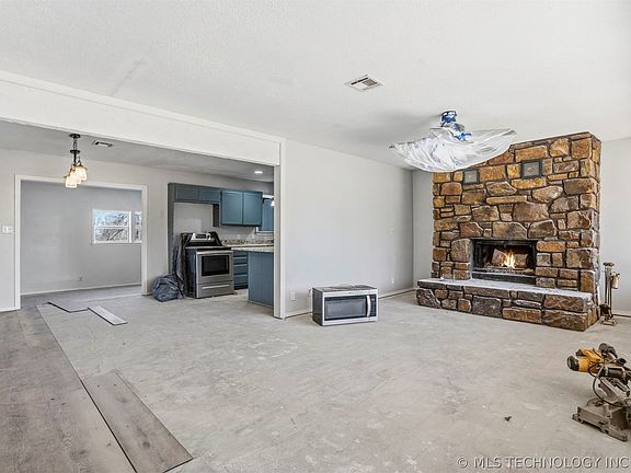 5th image of 36335 Pinehill Rd