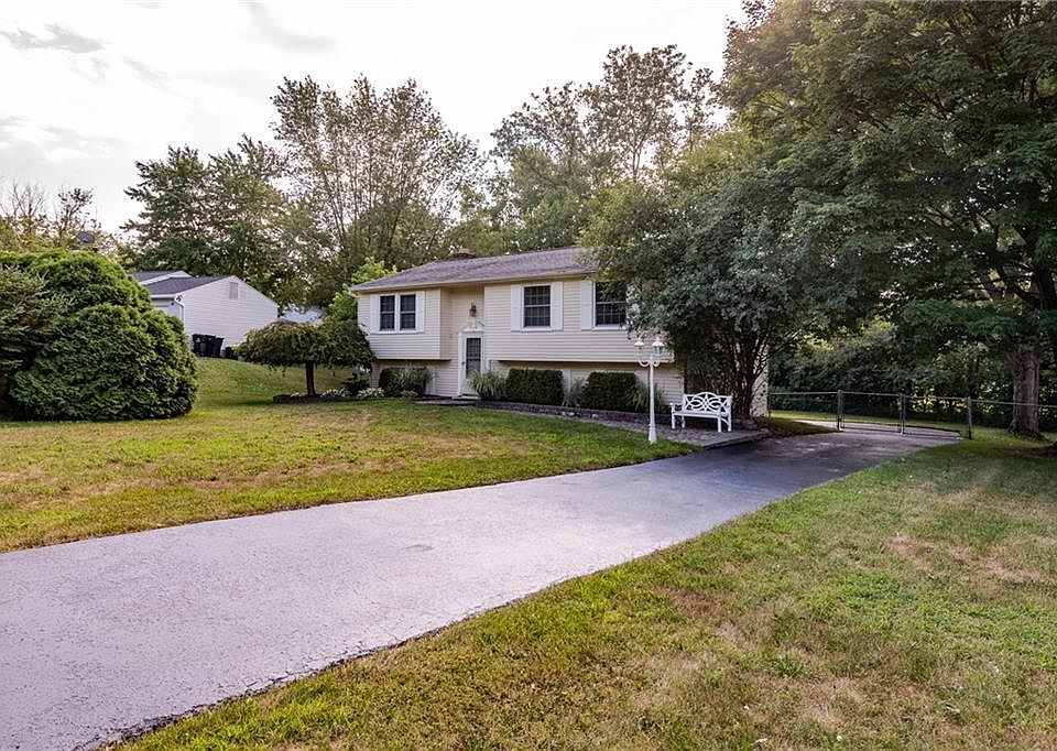 1st image of 11 Staglen Dr