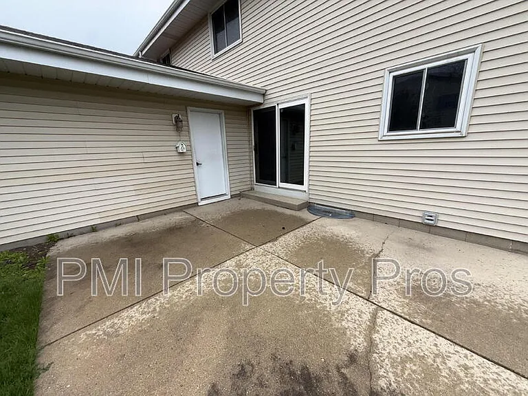 8148 S 88th St — Photo 18
