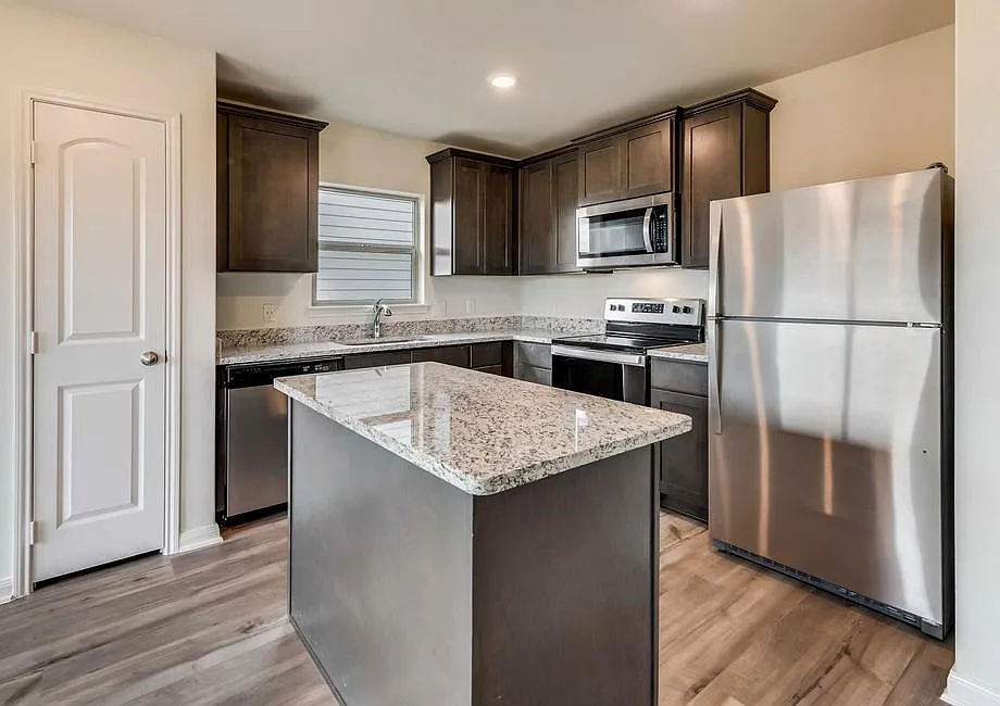 3 bed, 1600 sqft, $2,199 — Photo 3
